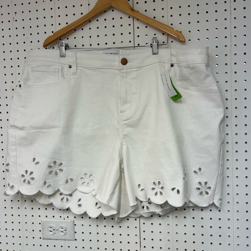 Lane Bryan White Shorts - Picture 2 of 6